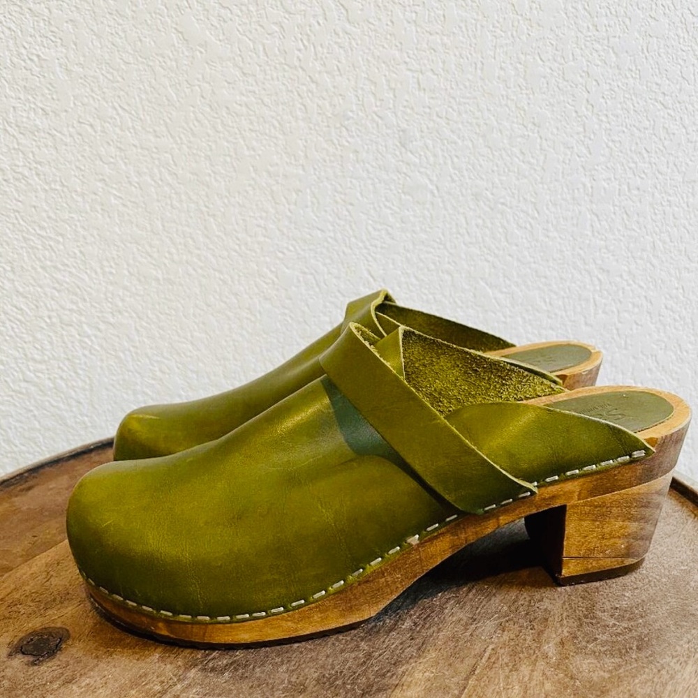 Sanita-gorgeous green!! Suede leather Caroline clogs-heeled.Womens size 40-9